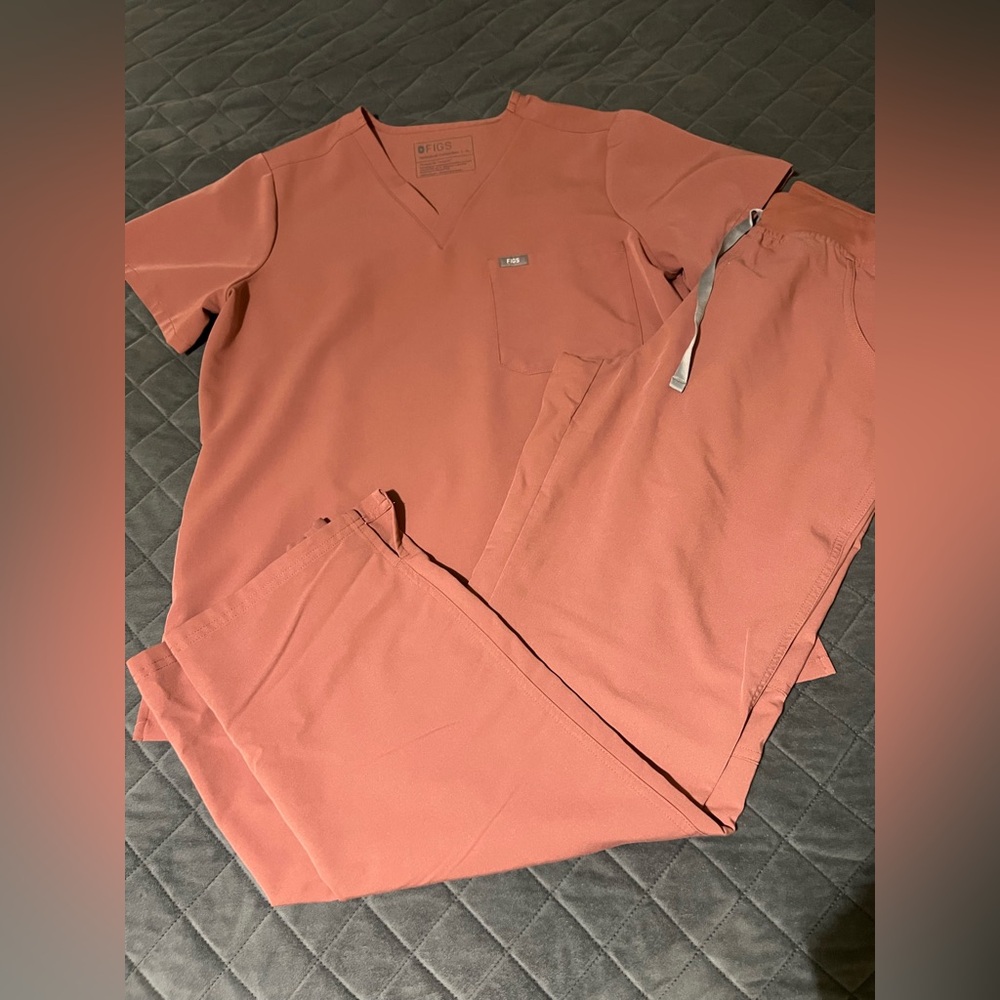 Figs scrub top and bottom size M